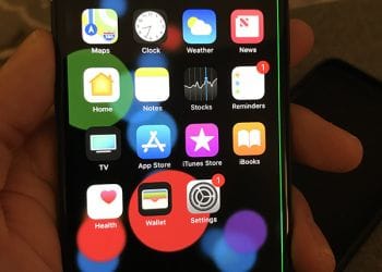 green line on iphone 10 screen