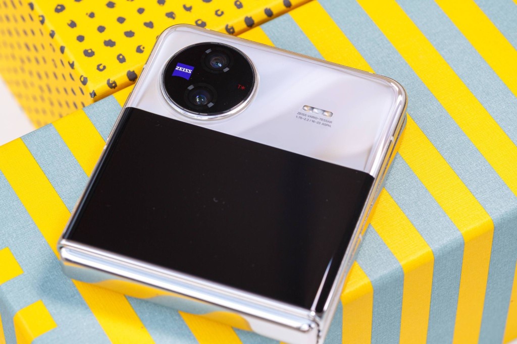 مراجعة هاتف vivo x flip