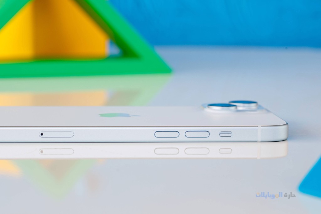 مراجعة حواف تصميم هاتف iphone 15 plus