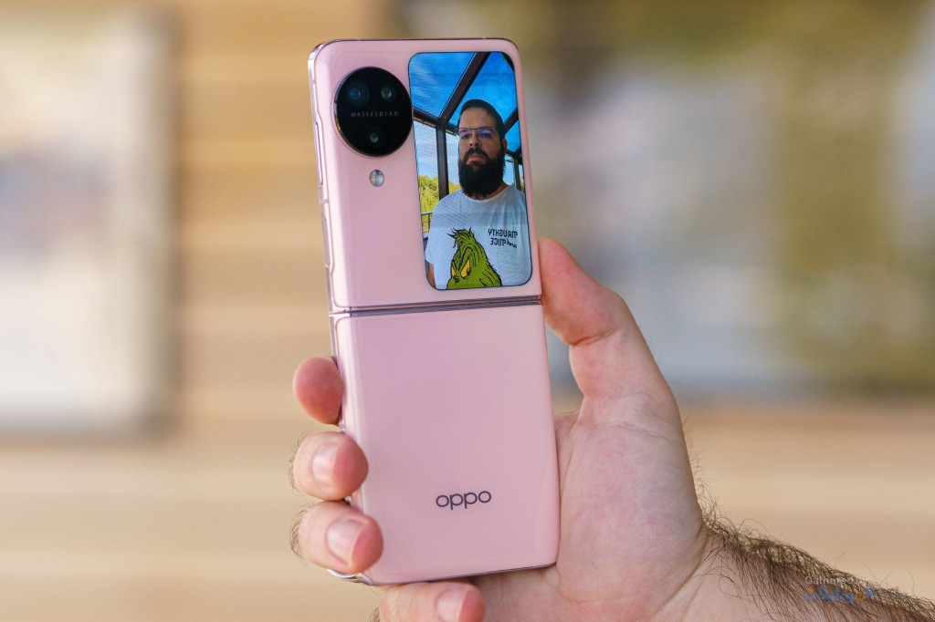 تصميم هاتف Oppo Find N3 Flip 