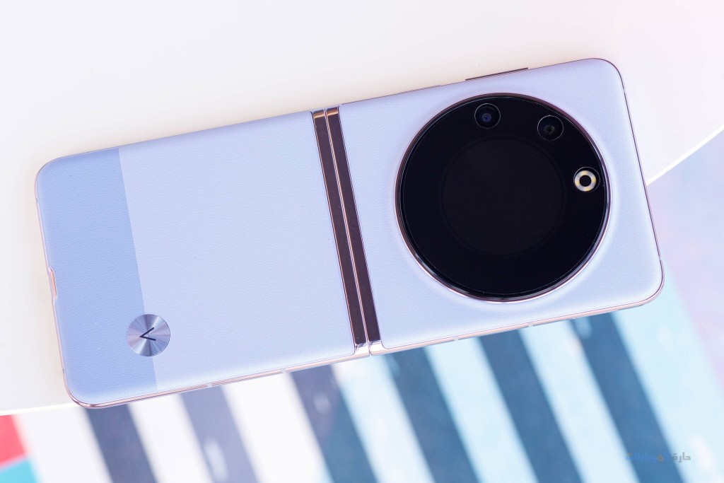 مراجعة تصميم tecno phantom v flip