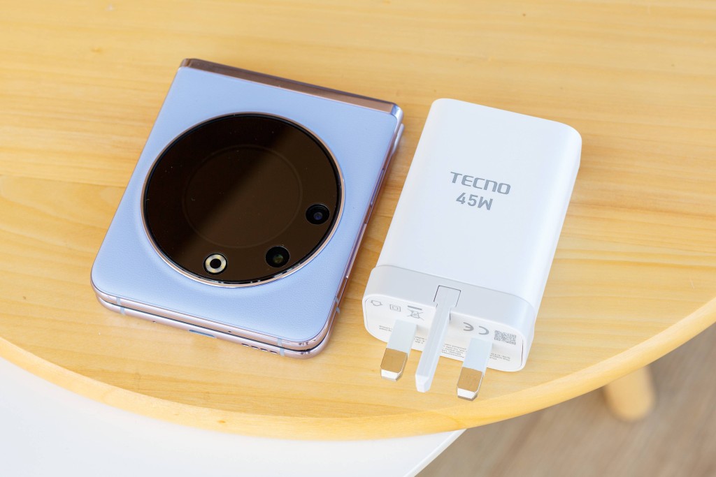 مراجعة بطارية هاتف tecno phantom v flip