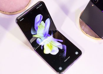 سامسونج تنفي شائعات انتاج هاتف رخيص قابل للطي