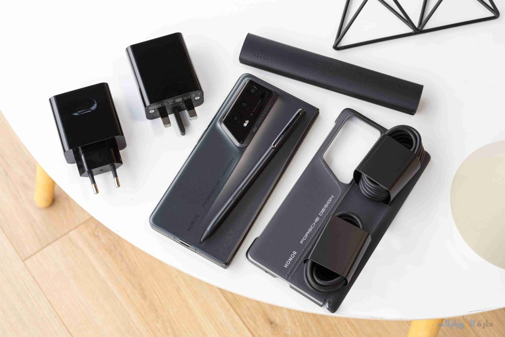 فتح علبة هاتف Honor Magic V2 RSR Porsche Design 