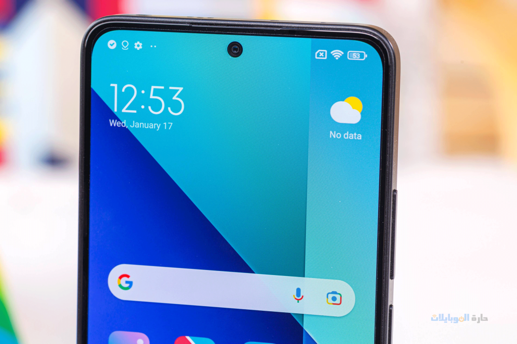 صورة مقربة للجزء الأعلى من هاتف xiaomi redmi note 13 4g