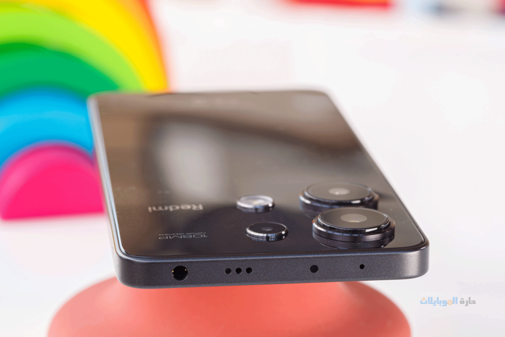 كاميرات xiaomi redmi note 13 4g باللون الأسود من الأعلى