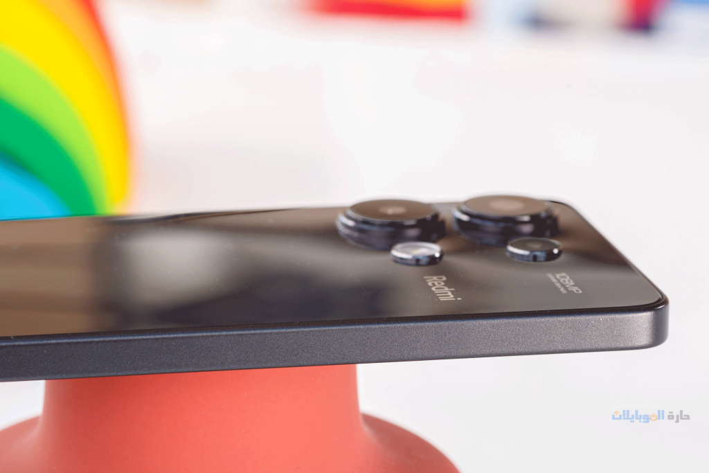 كاميرات xiaomi redmi note 13 4g باللون الأسود عرض جانبي