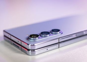 شائعات حول سمك galaxy z fold 6 القادم