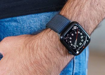 ابل حاول ربط ساعتها الذكية بأنظمة أندرويد