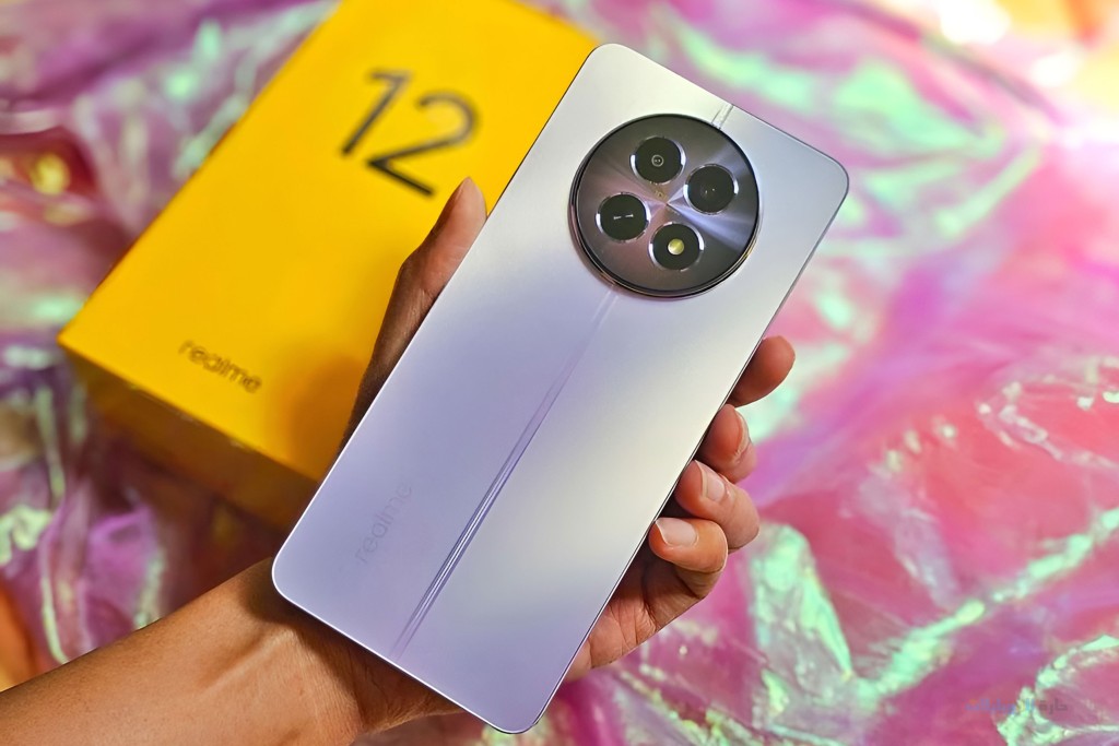 مراجعة تصميم هاتف realme 12 في اليد