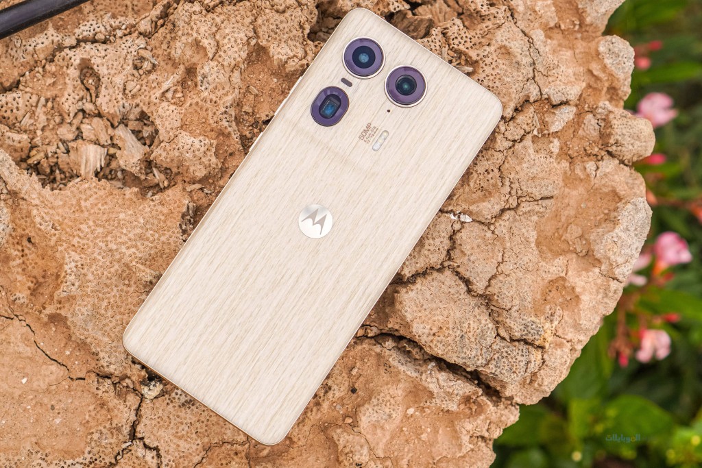مراجعة تصميم هاتف motorola edge 50 ultra