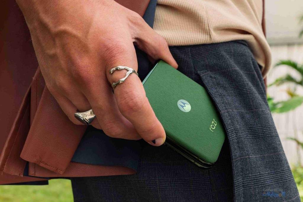 مراجعة هاتف Motorola Razr 50 