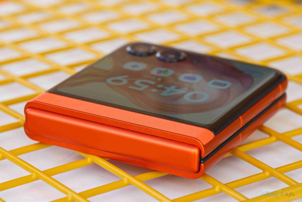 تصميم هاتف Motorola Razr 50 