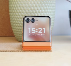 مراجعة هاتف motorola razr 50
