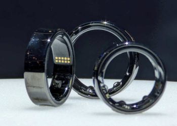 خاتم galaxy ring سوف يضئ اذا فقدته