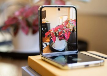 أول هاتف قابل للطي من apple على شكل flip