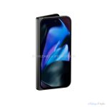 google pixel 9 pro باللون الاسود آثناء الطي