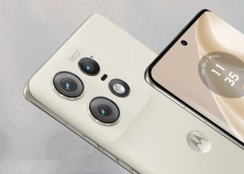 motorola edge 50 pro بلون جديد في الهند