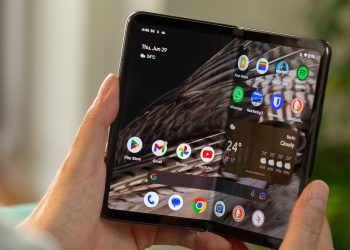 تم التقاط google pixel 9 pro fold في البرية