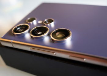 صورة تكشف عن نسبة عرض هاتف s25 ultra الي حجم شاشته