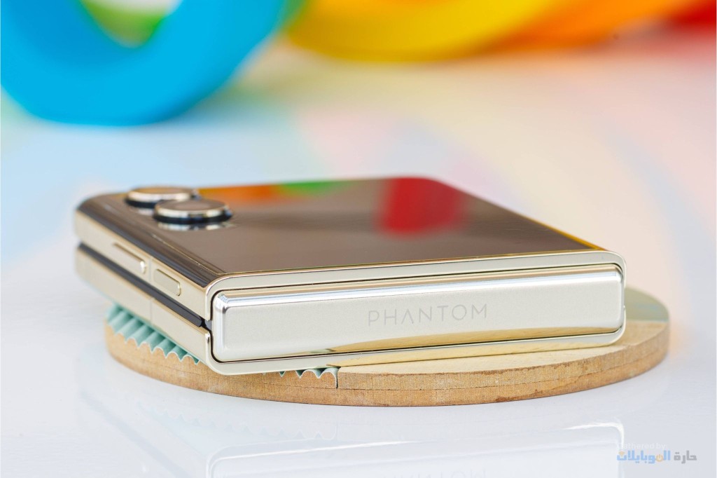 تصميم هاتف Tecno Phantom V Flip2 