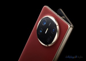 هواوي mate x6 القابل للطي باللون الأحمر