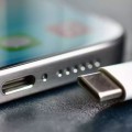 أبل تسحب هواتف iphone 14 و iphone se بسبب منفذ الشاحن