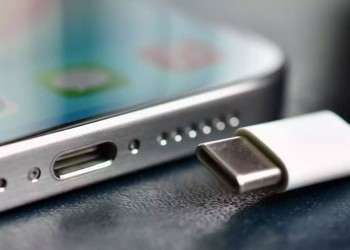 أبل تسحب هواتف iphone 14 و iphone se بسبب منفذ الشاحن