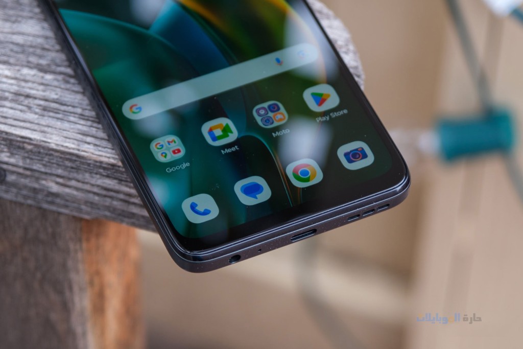 مراجعة حواف هاتف motorola moto g 2025