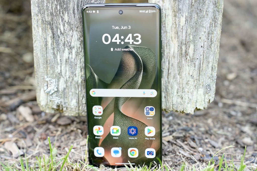 مراجعة شاشة هاتف motorola edge 2025