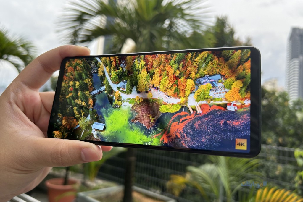 مراجعة شاشة هاتف sony xperia 1 vii