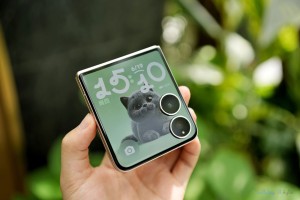 xiaomi mix flip 2 القابل للطي يظهر لأول مرة