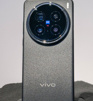 هاتف vivo x300 pro قادم بشاشة نحيفة