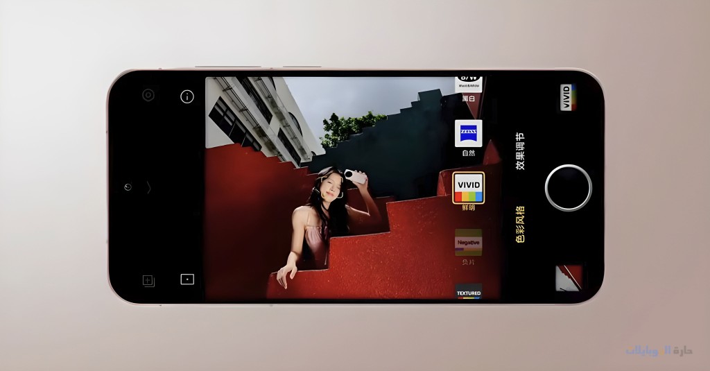 اعلان يظهر تصميم هاتف vivo x300s
