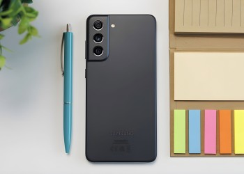 هاتف samsung galaxy s21 fe يحصل على تحديث one ui 8